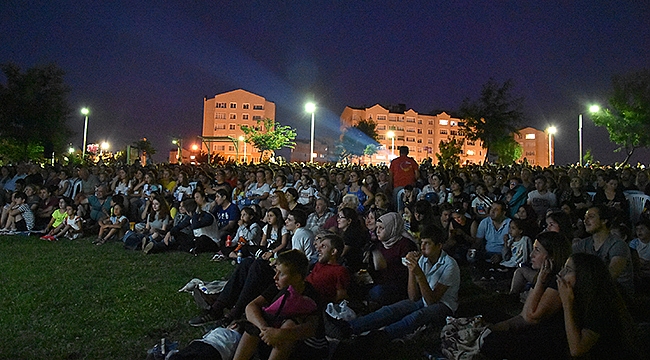 Çanakkale Belediyesi Açık Hava Sinema Geceleri Başladı