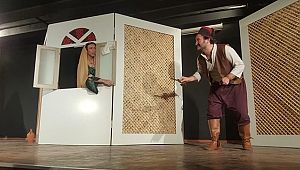 Çanakkale Belediyesi Tiyatro Topluluğu Ortaoyunu İle Yeniden Sahne Aldı