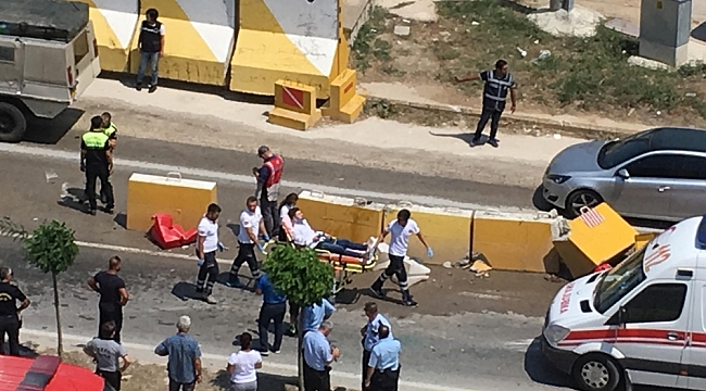 Çanakkale'de Feci Kaza! Polis Noktasında Beton Bariyerlere Çarpıp Takla Attı
