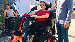 Engelli vatandaş akülü tekerlekli sandalyesine kavuştu