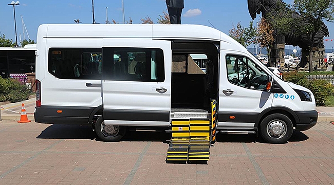 Engelli Vatandaşlarımızın Hizmetine Özel Aparatlı Minibüs Verildi