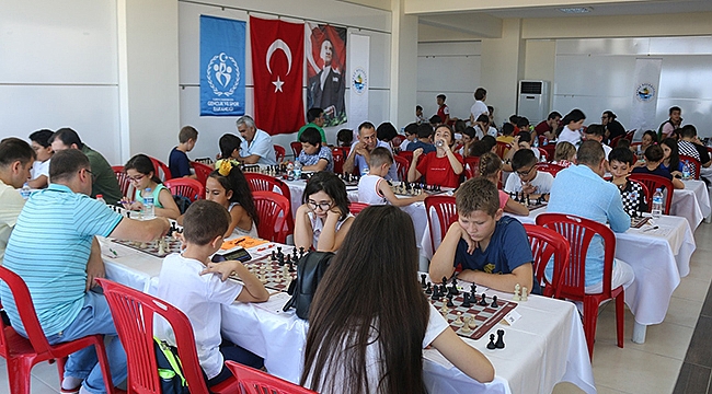 Kepez Belediyesi 3. Satranç Turnuvası'nda Ödüller Sahiplerini Buldu