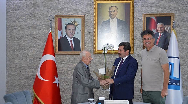 Tarihçi-Yazar Mehmet İhsan Gençcan ve Gazeteci – Yazar Bünyamin Nami Tonka Vali Orhan Tavlı'yı Ziyaret Etti