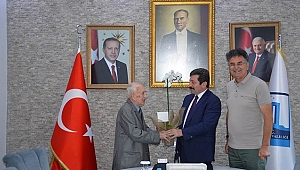 Tarihçi-Yazar Mehmet İhsan Gençcan ve Gazeteci – Yazar Bünyamin Nami Tonka Vali Orhan Tavlı'yı Ziyaret Etti