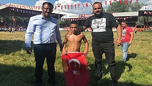 Umurbeyli Güreşçi Kırkpınar'da Tarih Yazdı