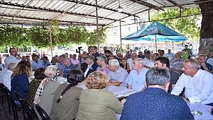 AK Parti Grup Başkanvekili Bülent Turan hemşehrileriyle bayramlaştı