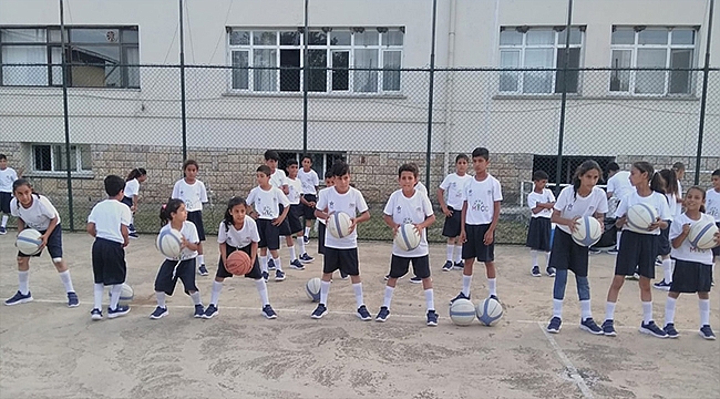 Anadolu Efes, Çanakkale ve Balıkesir'de 109 çocuğa basketbol eğitimi veriyor