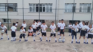 Anadolu Efes, Çanakkale ve Balıkesir'de 109 çocuğa basketbol eğitimi veriyor