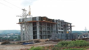 Bayramiç'te inşaattan düşen işçi yaralandı