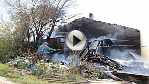 Çan'da çıkan yangında ev ile 80 ton saman balyası yandı