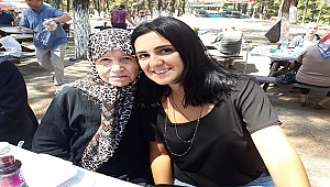 "Gençler ümitleriyle, yaşlılar anılarıyla yaşarlar"