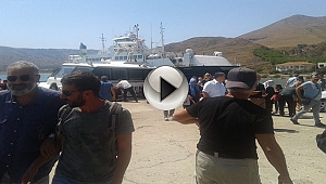 Gökçeada'da karaya oturan feribottan yolcular tahliye edildi