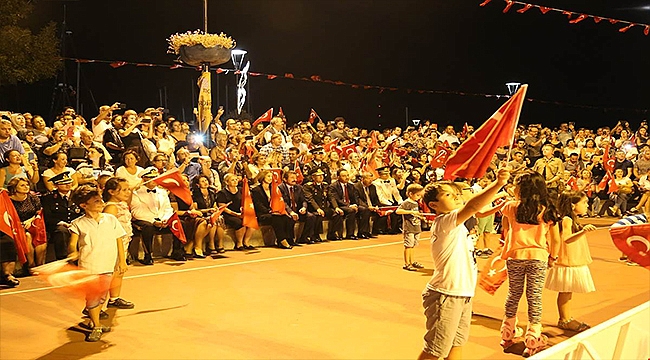Kordonda Bando Konseriyle Çanakkalelilerin 30 Ağustos Zafer Bayramı Coşkusu