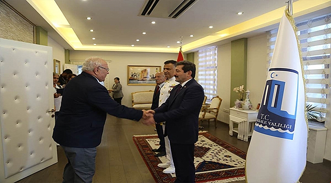 Vali Orhan TAVLI, 30 Ağustos Zafer Bayramı'nda Tebrikleri Kabul Etti