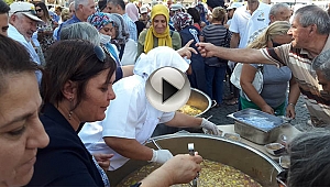 AK PARTİ KADIN KOLLARI AŞURE DAĞITTI