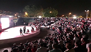 Bigalıların açık havada sinema keyfi