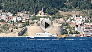 Rus Arama Kurtarma gemisi düşen Rus uçağını aramak için Çanakkale Boğazı'ndan geçti