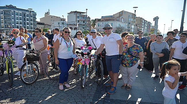 Süslü Kadınlar Bisiklet Turu İçin Bir Araya Geldi