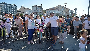 Süslü Kadınlar Bisiklet Turu İçin Bir Araya Geldi