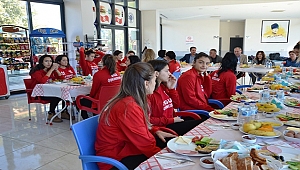 Başkan Işık'tan, Çiçeklidedespor Voleybol Takımına kahvaltı