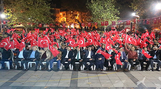 BAYRAMİÇ´TE ÇOŞKULU CUMHURİYET YÜRÜYÜŞÜ VE KONSERİ