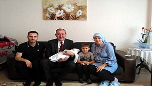 Biga Belediyesinin 'hoş geldin bebeğim' paketleri devam ediyor