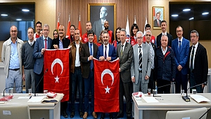 Çanakkale Gençlik ve Spor İl Müdürlüğü, Senato Üyelerine Türk Bayrağı Takdim Etti