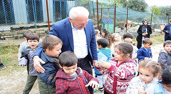 Lapseki'de ana okulu öğrencilerinden hayvan barınağına ziyaret