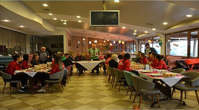 Mutlu'dan, Çiçeklidedespor Voleybol takımına kahvaltı