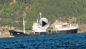 Rus askeri tankeri Çanakkale Boğazı'ndan geçti