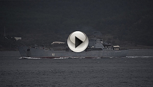 Rus savaş gemisi Çanakkale Boğazı'ndan geçti