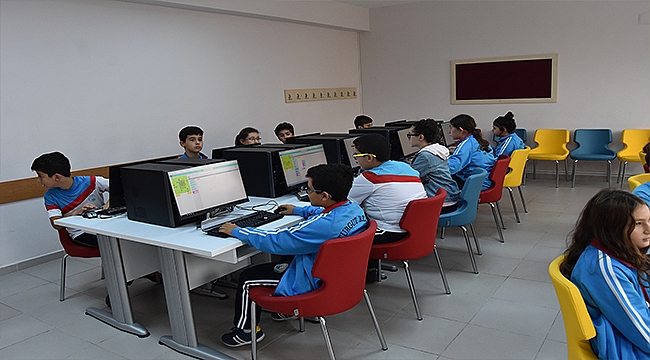 Turgut Reis Ortaokulu'na Bilgisayar Sınıfı