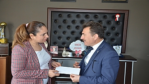 AK Partiden öğretmenlere jest