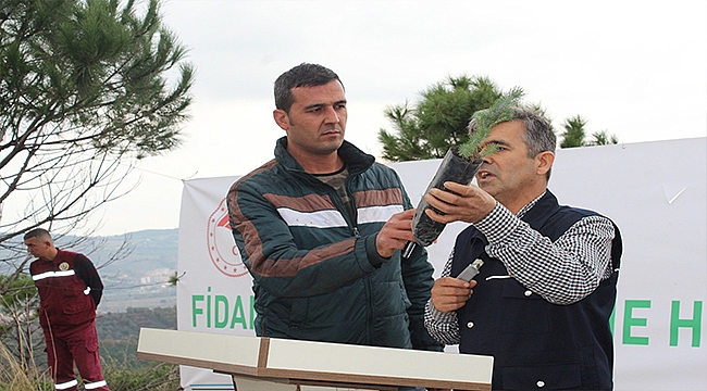 Biga'da öğrenciler fidan dikti