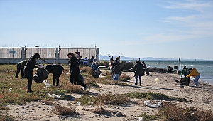 Çanakkale sahillerine Limak Enerji Çevre Timi'nin eli değdi