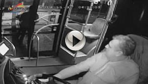 Evden Uzaklaştırma Alan Kocanın, Karısını Silahla Vurma Anı Otobüs Kamerasında