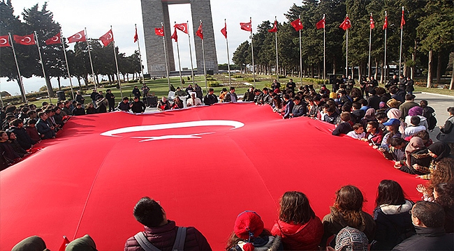 Gençler Çanakkale Şehitler Abidesinde Peygamber Sevgisi İçin Toplandı