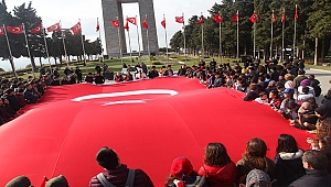 Gençler Çanakkale Şehitler Abidesinde Peygamber Sevgisi İçin Toplandı