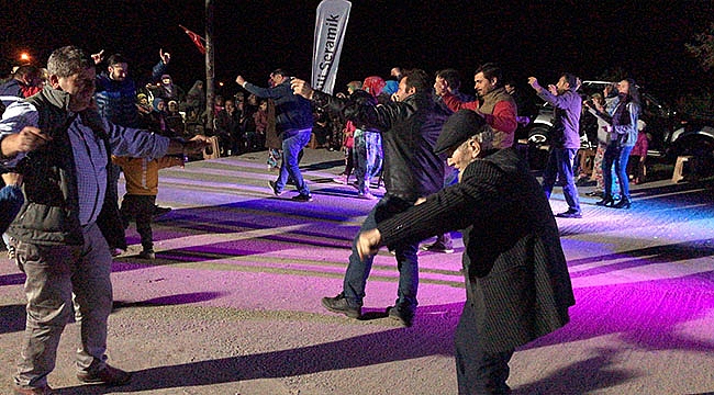 Köylüler Kadriye ve Ali Saruhan kardeşlerin türküleriyle coştu