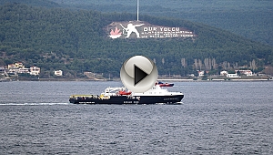 Römorkörle çekilen Rus savaş gemisi Çanakkale Boğazı'ndan geçti