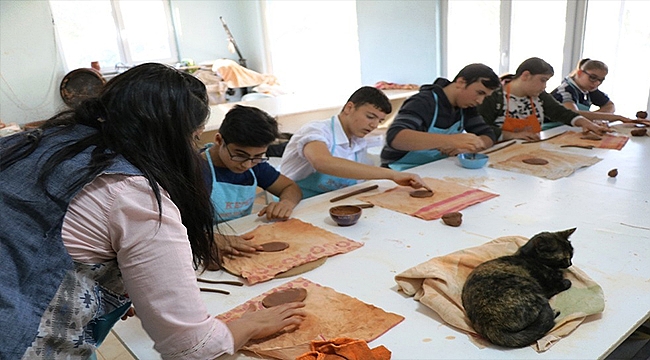 Seramiğe özel çocuklar dokundu