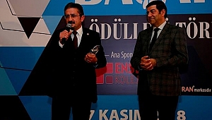 "YILIN SOSYAL SORUMLULUK PROJESİ" ÖDÜLÜ ÇİZGİ KOLEJİ STEM OTOBÜSÜNE VERİLDİ