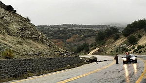Yola Kaya Parçaları Düştü, Sürücüler Zor Anlar Yaşadı