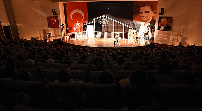 Ankara Sanat Tiyatrosu'nun "İyi Geceler Anne" İsimli Oyunu Çanakkale'de Sahnelendi