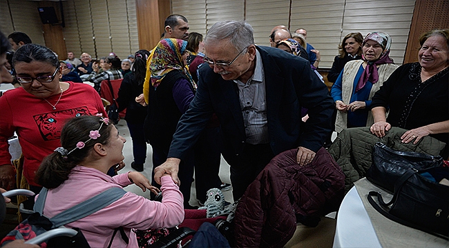 Başkan Gökhan Özel Eğitim Öğrencileri İle Yeni Yılı Kutladı