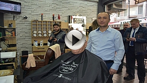 Berber Ve Kuaförlere Troia Yılı Temalı Önlük Hediye Edildi