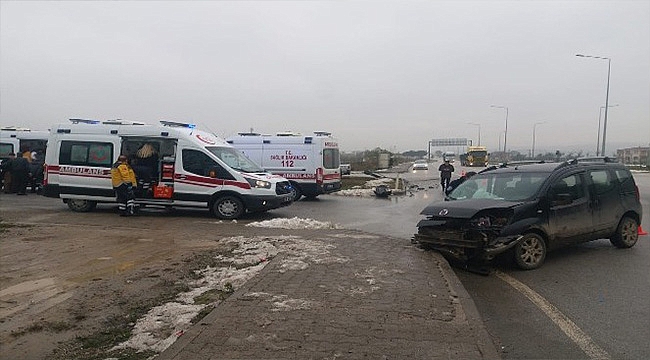 Çanakkale'de trafik kazası: 3 yaralı!