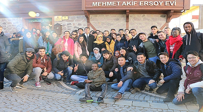 ÇOMÜ TÖMER ÖĞRENCİLERİ MEHMET ÂKİF ERSOY EVİ'Nİ ZİYARET ETTİ