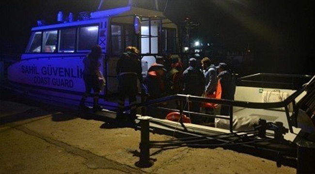 Gökçeada'da bir hastanın tıbbi tahliyesi Sahil Güvenlik Botuyla yapıldı