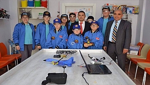 Öğrenciler kendi drone'larını yaptı